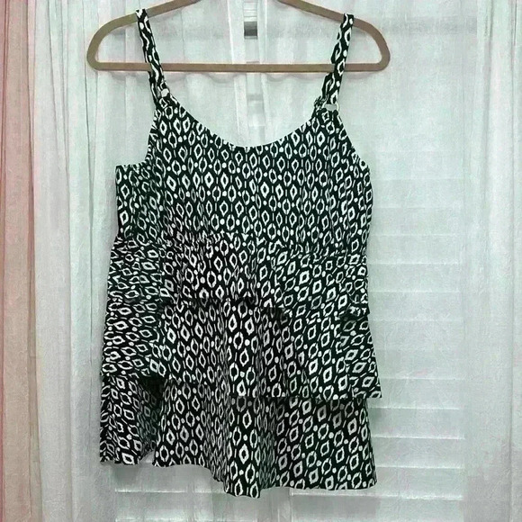 Island Eacape Woman 2X Tiered Underwire Tankini Top Item# 8I - Picture 1 of 5